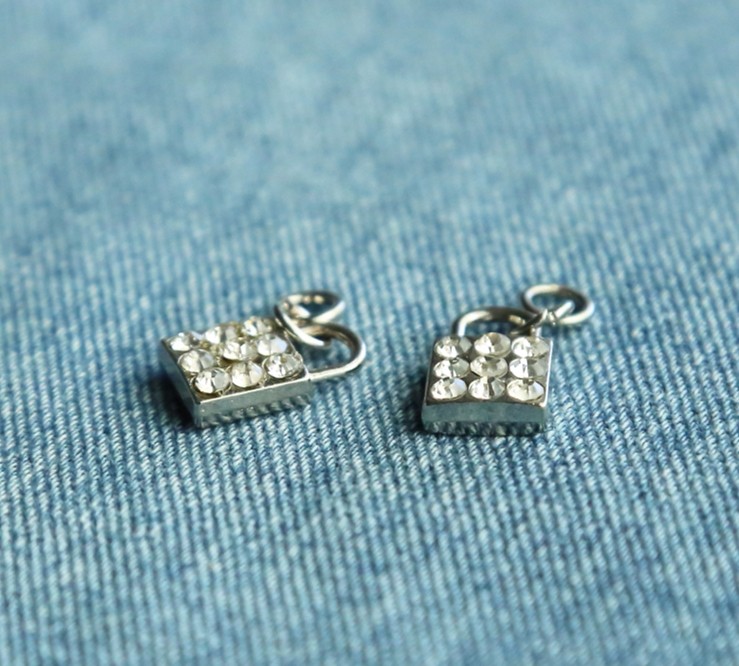 Zinc alloy charms designer,metal pendant with diamond producer